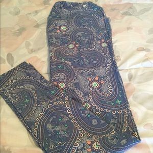 New Lularoe Tc leggings fits size 12-18